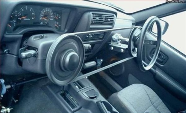 Một cách giải quyết 'thông minh' khi mua nhầm xe tay lái không thuận