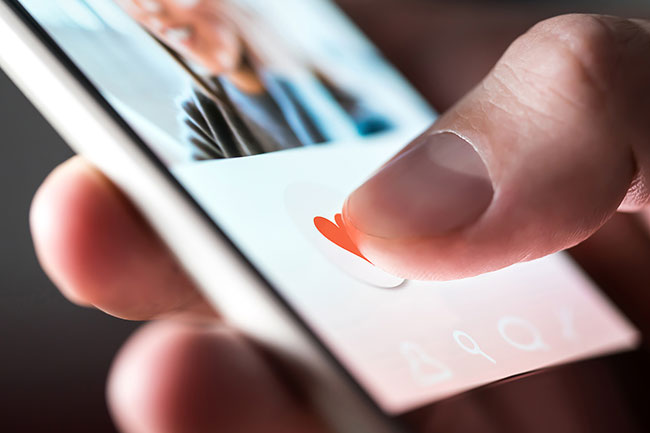 Không nên vuốt phải quá nhiều hoặc quá ít trên Tinder