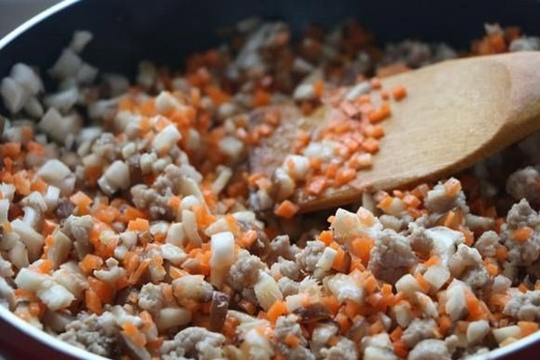 Xào thịt và rau củ