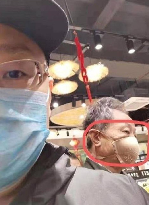 Người ta có thể tận dụng mọi thứ để làm khẩu trang