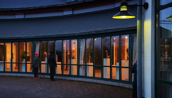 Một viện bảo tàng ở Phần Lan đã sắp xếp lại vị trí buổi triển lãm để mọi người không cần chen chúc nhau