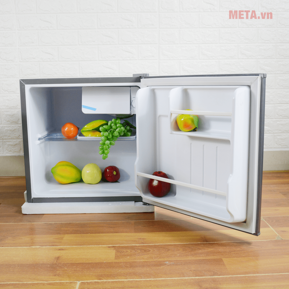 Vệ sinh sạch sẽ tủ thường xuyên, định kỳ