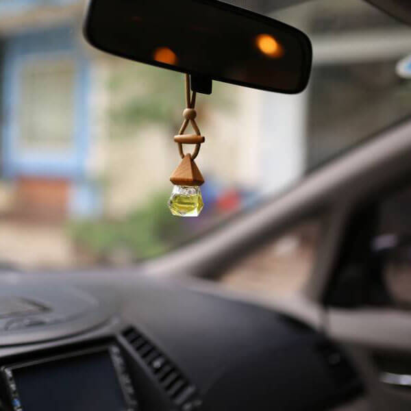Tinh dầu thơm tô điểm thêm vẻ sang trọng, tinh tế cho nội thất xe ô tô của bạn