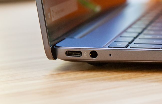 MateBook 13 có 2 cổng USB Type-C