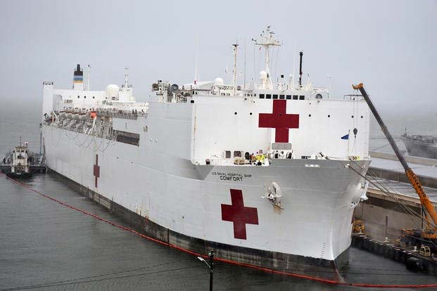 USNS Comfort là một con tàu lớn