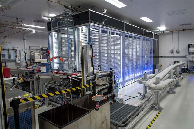 Máy phân loại tự động tại phòng thí nghiệm Verily