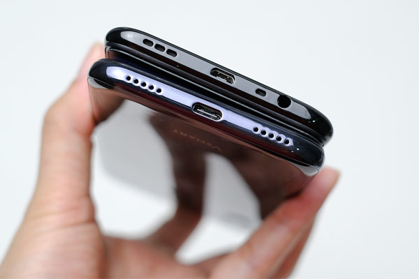 Giắc cắm tai nghe 3,5mm vẫn được giữ lại trên cả 2 smartphone này