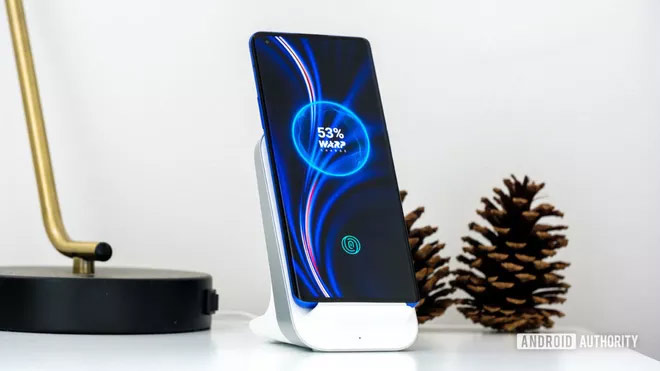 OnePlus 8 Pro hỗ trợ sạc nhanh không dây 30W