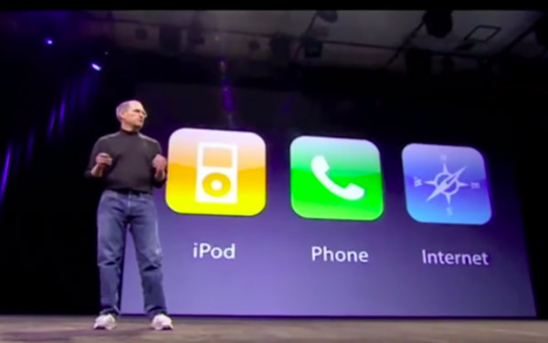 Steve Jobs trong buổi ra mắt iPhone năm 2007.