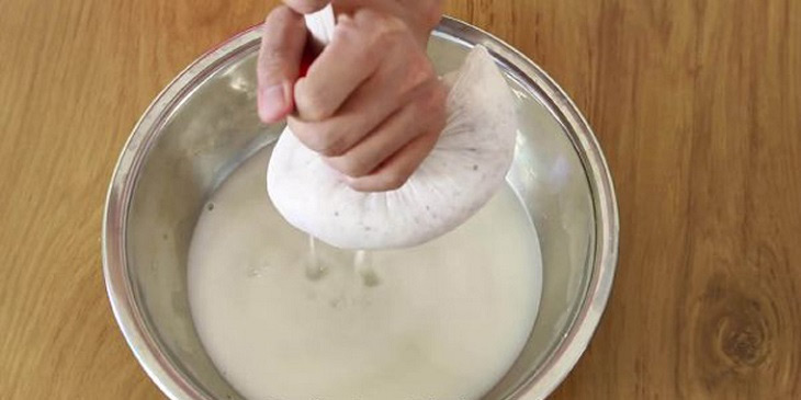 Lọc nước cốt dừa