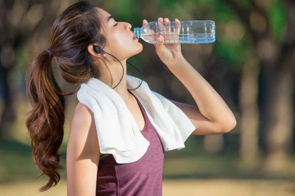 Nên chú ý bổ sung đủ nước trong quá trình tập luyện