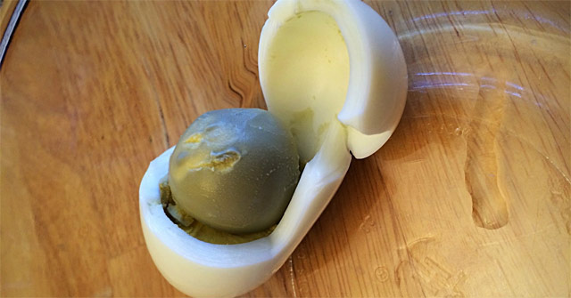 Viên xanh quanh lòng đỏ trứng luộc