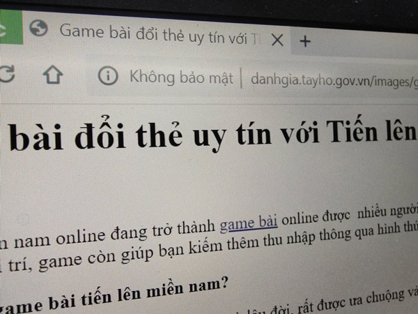 Một website có tên miền gov.vn bị hacker chiếm quyền điều khiển và thay đổi nội dung.