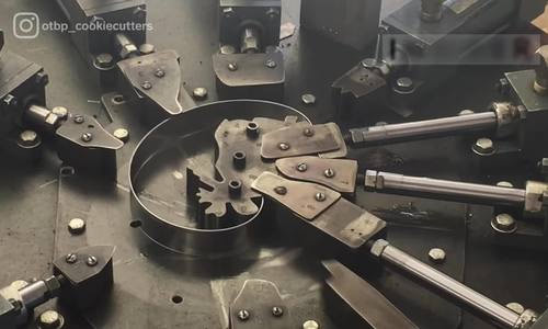 Chế tạo khung cắt bánh