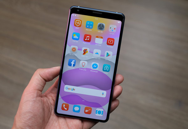 Bphone B86 dược trang bị màn hình IPS LCD tràn đáy