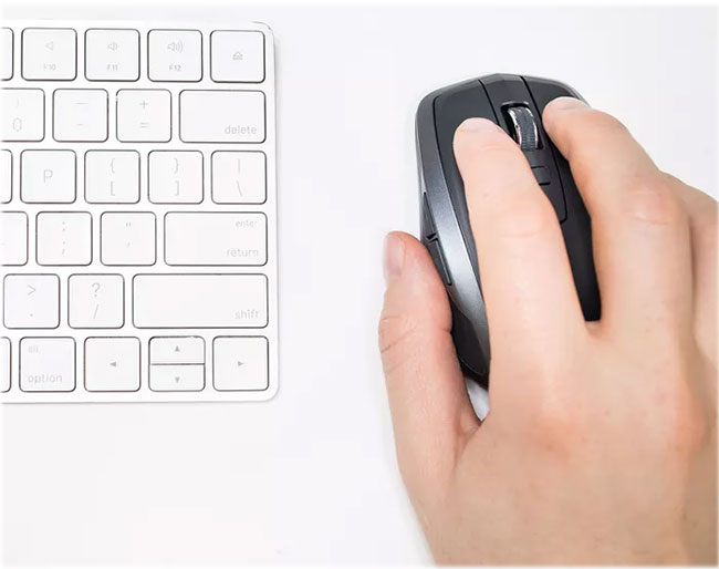 Logitech MX Anywhere 2S mang lại cảm giác thoải mái khi cầm trong tay