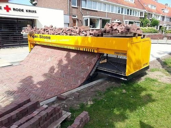 Hoá ra đây là cách người nước ngoài lát gạch vỉa hè