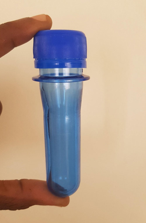 Trước khi được giãn nở, chai nước có thể tích 1 lít trông như thế này đây