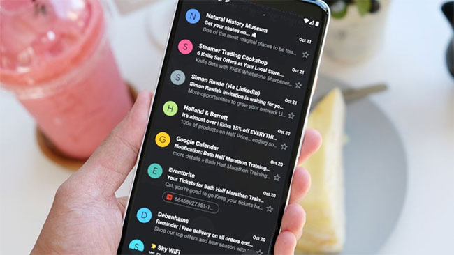 Dark Mode cho Gmail cuối cùng đã xuất hiện trên iPhone