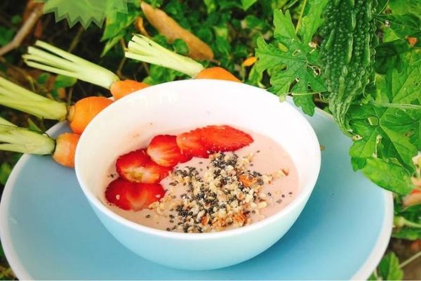 Tổng hợp thực đơn Eat Clean buổi sáng: Smoothie dâu tây yến mạch