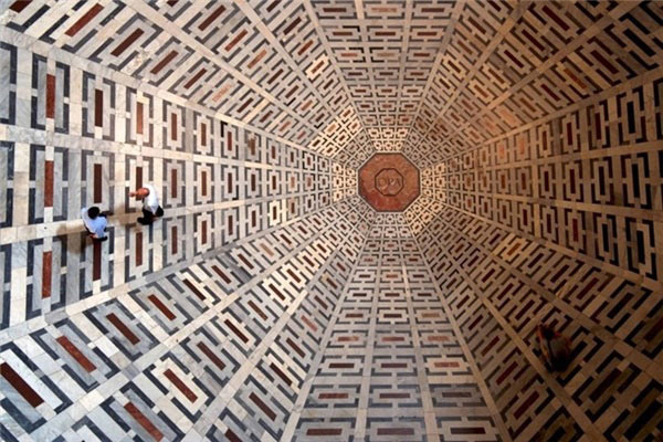 Sàn nhà thờ Santa Maria del Fiore ở Florence ở Italy