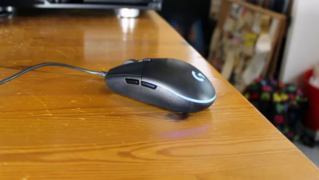 Thiết kế vật lý của chuột Logitech G203 Prodigy rất đơn giản