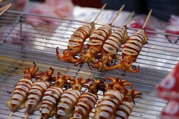 Tiệc nướng BBQ tất nhiên không thể thiếu món hải sản nướng rồi