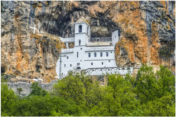 Tu viện Ostrog ở Montenegro