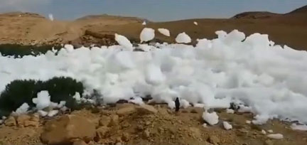 Đám mây lớn rơi hẳn xuống đất