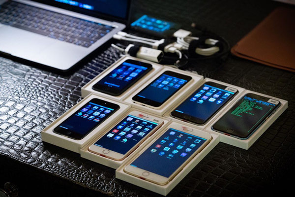 Những chiếc iPhone “dev-fused”.