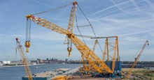 Cận cảnh chiếc cần cẩu lớn nhất thế giới, có khả năng nâng 5.000 tấn hàng hóa mỗi lần