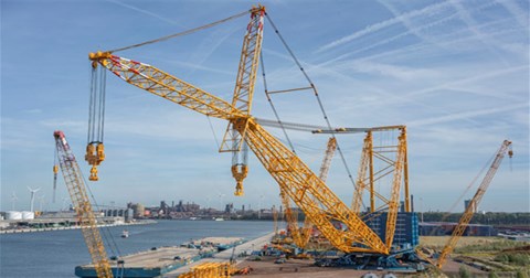 Cận cảnh chiếc cần cẩu lớn nhất thế giới, có khả năng nâng 5.000 tấn hàng hóa mỗi lần