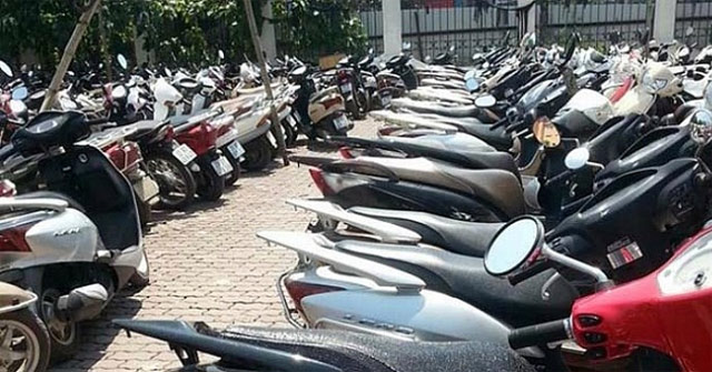 Để xe máy dưới trời nắng