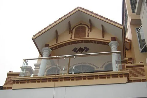 Ban công kính đẹp