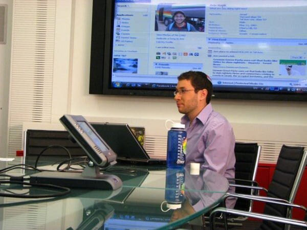 Người dùng Facebook đầu tiên là Mark Zuckerberg