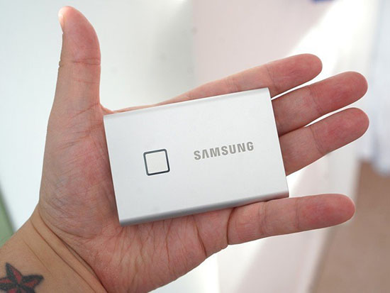 Kích thước gói gọn trong lòng bàn tay của T7 Touch