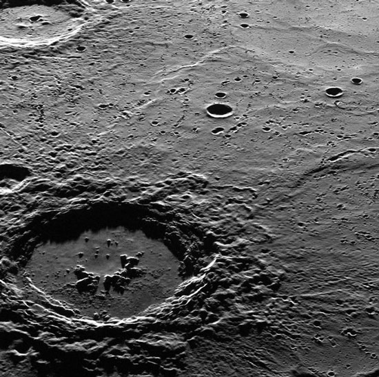 Trong không gian, nếu hai mảnh kim loại cùng nguyên tố chạm vào nhau thì chúng sẽ tự liên kết và dính chặt lấy nhau mãi mãi