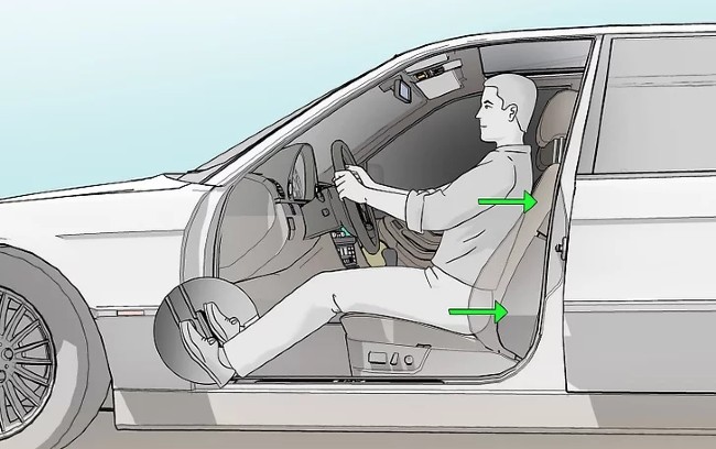 Bạn hãy ngồi một cách thoải mái sau đó mới tiến hành chỉnh ghế