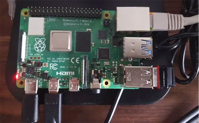 Kết nối tất cả các thiết bị ngoại vi với Raspberry Pi