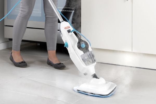 Cây lau nhà hơi nước có thiết kế nhỏ gọn, dễ sử dụng