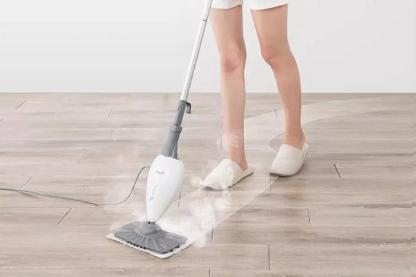 Máy lau sàn hơi nước rất thân thiện với người dùng, sàn sau khi lau khô ngay chỉ trong 2 phút