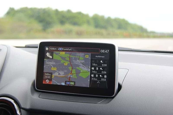 GPS không chỉ được dùng trên smartphone mà còn được sử dụng rất nhiều trên hệ thống định vị xe hơi và lĩnh vực viễn thông, quân sự Ảnh: Gizchina.