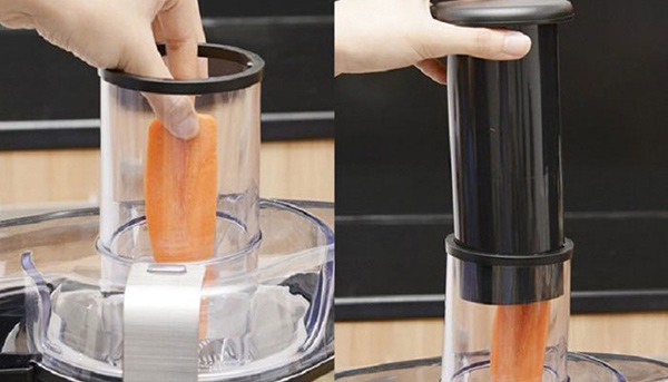 Thao tác lấy nước cà rốt bằng máy ép trái cây
