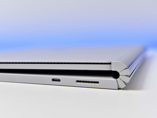 Cổng USB-C trên Surface Book 3