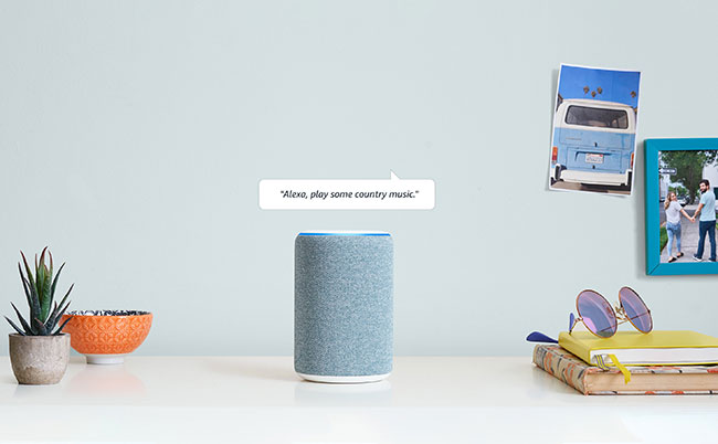 Amazon Echo trông giống như một loa Bluetooth hình trụ