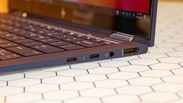 Hai cổng Thunderbolt 3 trên Dragonfly