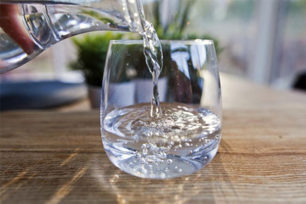 Làm sạch phổi bằng cách uống nhiều nước lọc