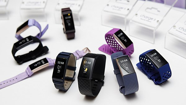 Fitbit Charge 3 có giá khoảng 3.6 triệu đồng