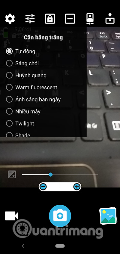 Cân bằng trắng
