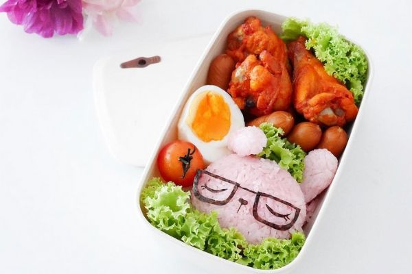 Bữa cơm dinh dưỡng với hộp cơm Bento